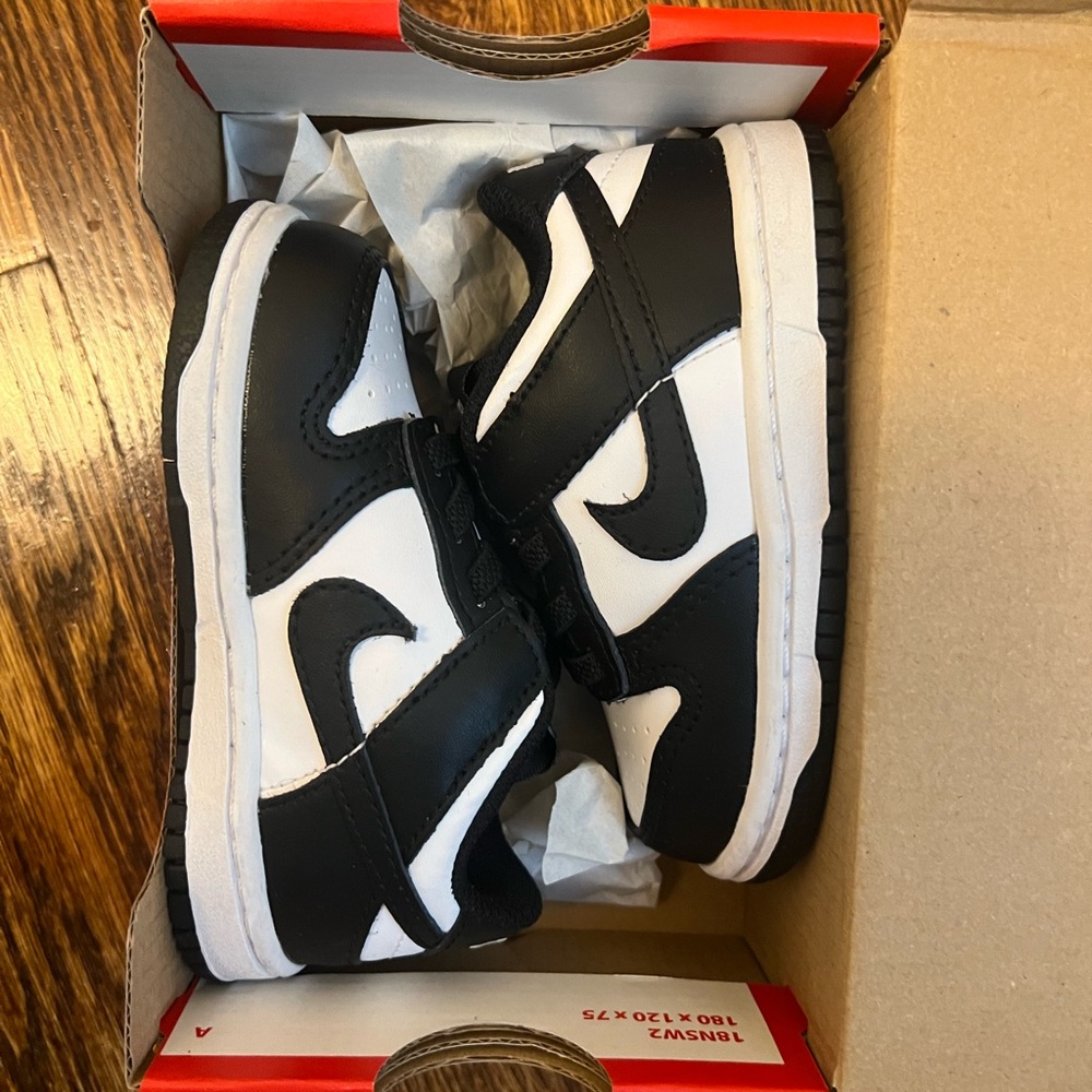 Panda dunks